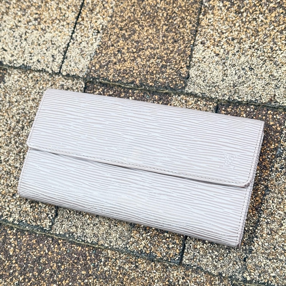 Louis Vuitton EPI SARAH